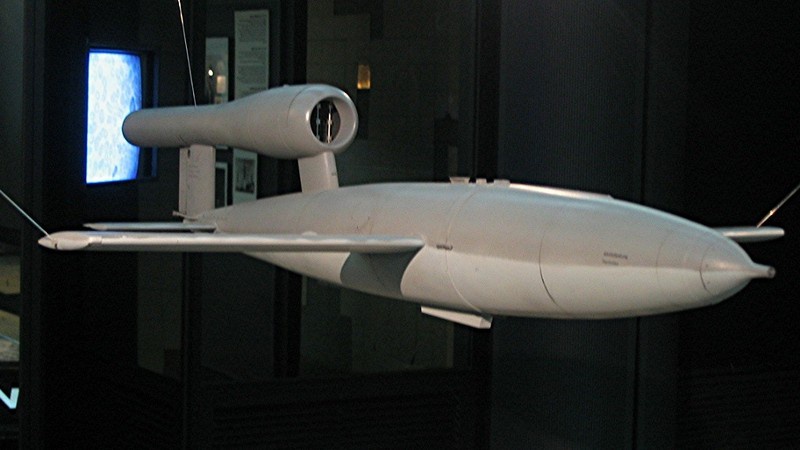Самолет-снаряд Фау-1 был одним из реализованных шагов к созданию Wunderwaffe, но возлагаемых надежд он не оправдал.