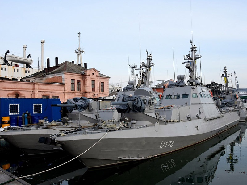 Из 60 штатных боевых кораблей, катеров и вспомогательных судов, базировавшихся в Крыму и Севастополе, украинские моряки смогли «оживить» только четыре единицы.