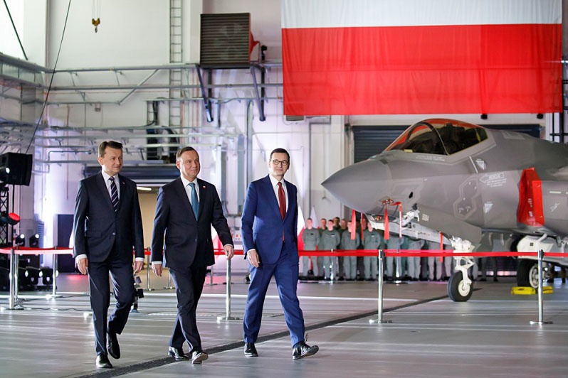 Польские министр обороны, президент и премьер-министр решили потратить пять миллиардов казённых долларов на закупку в США 32 самолётов F-35.