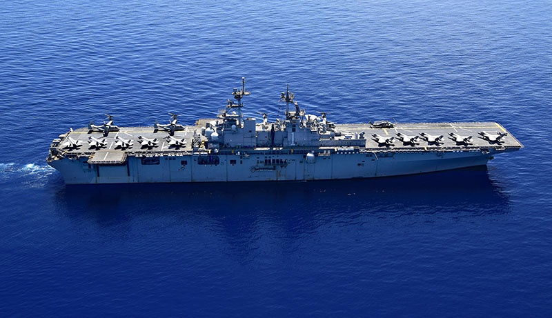 Универсальный десантный корабль USS Wasp с F-35 на борту.