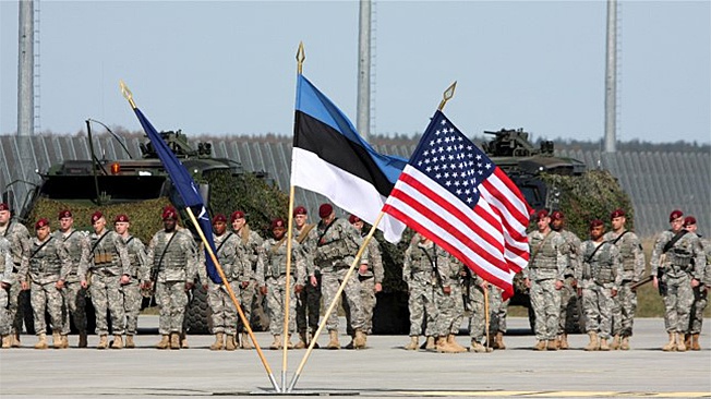 НАТО, США и Эстония в одном строю.