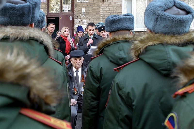 25 февраля этого года первый такой парад прошёл в Донецке по случаю 94-летия Алексея Филипповича Юнды.