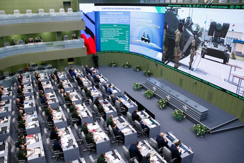 Взаимодействие между родами и видами войск осуществляет и координирует Национальный центр управления обороны РФ.