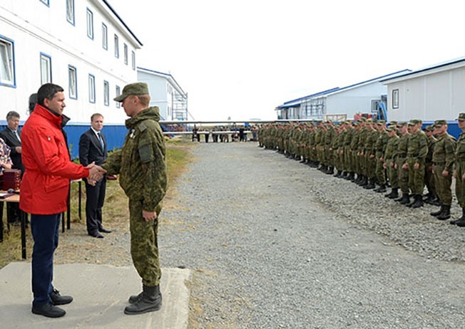 Многие солдаты и офицеры бригады РХБ защиты ЦВО были удостоены утверждённых правительством ЯНАО почётных медалей «За сохранение Арктики» и «За мужество и самоотверженность».