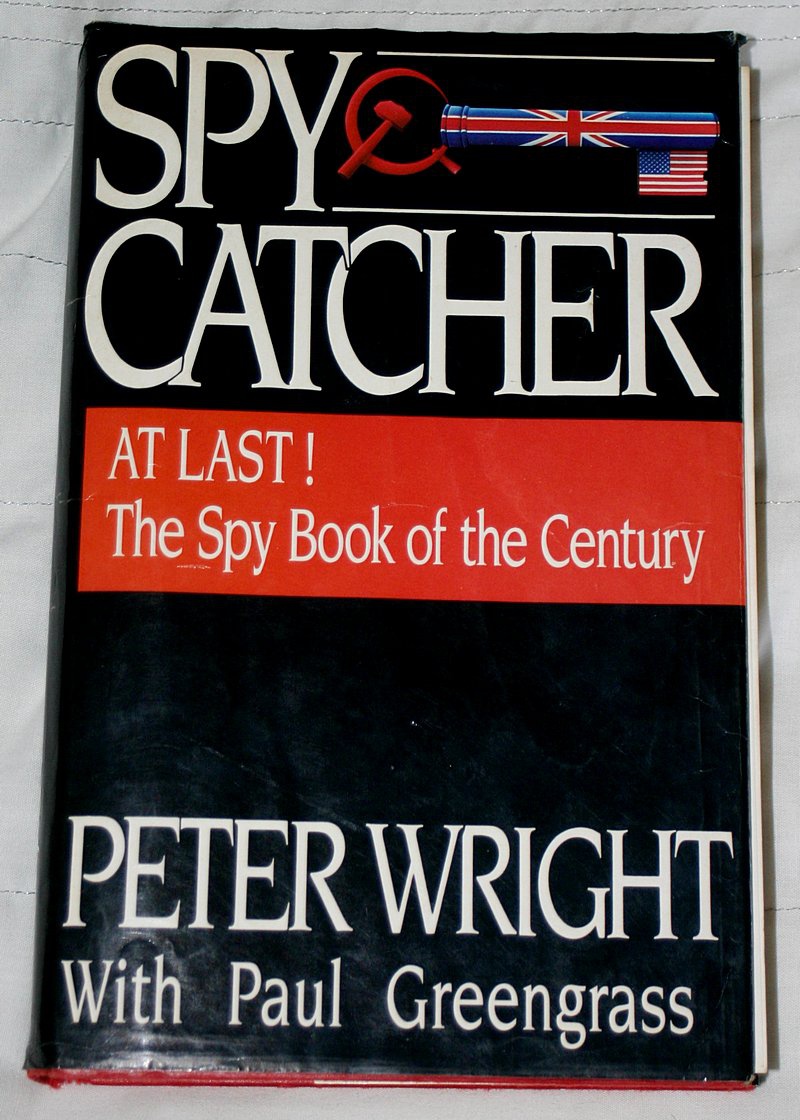 «Spycatcher» (1987) бывшего помощника директора МИ-5 Питера Райта.