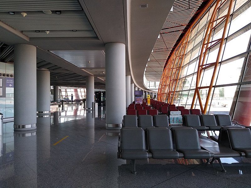 Пустые аэропорты из-за ограничения международного авиасообщения.