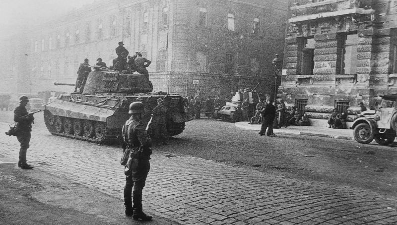 В Венгрию по приказу Гитлера вошли войска вермахта.