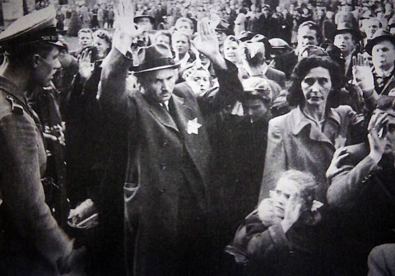Получив власть, Салаши начал массовые акции по уничтожению венгерских евреев.