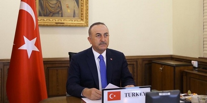 Министр иностранных дел Турции Мевлют Чавушоглу покинул конференцию из-за спора с Грецией по мигрантам.