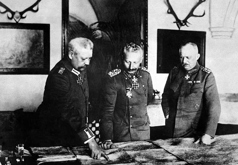Командование Германской империи предполагало сконцентрировать максимальное количество войск против Франции и сначала разгромить её.