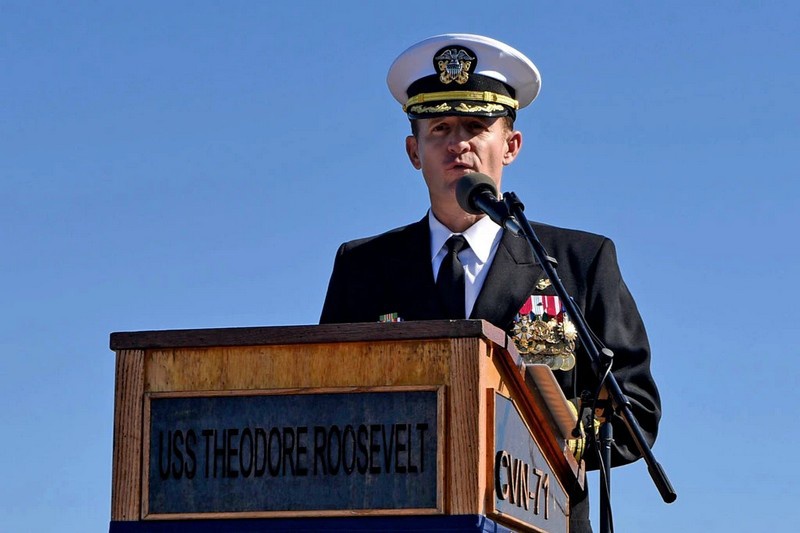 Капитан Бретт Крозье: «Мы не на войне. Морякам не нужно умирать».