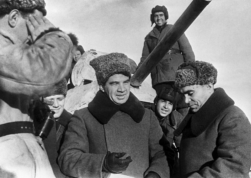 Командующий 62-й армией генерал-лейтенант Василий Иванович Чуйков всю войну носил молитву… в партийном билете.