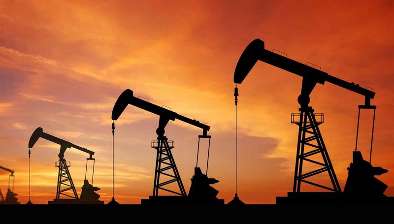 Американские и отечественные эксперты говорят о вероятном сокращении американцами добычи нефти на 4 млн баррелей в сутки к концу года.