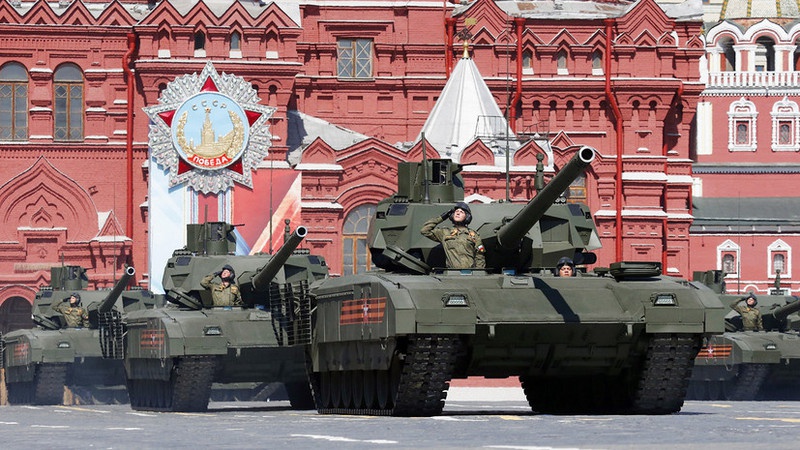Впервые танк Т-14 «Армата» был продемонстрирован широкой публике на Параде Победы 9 мая 2015 г.