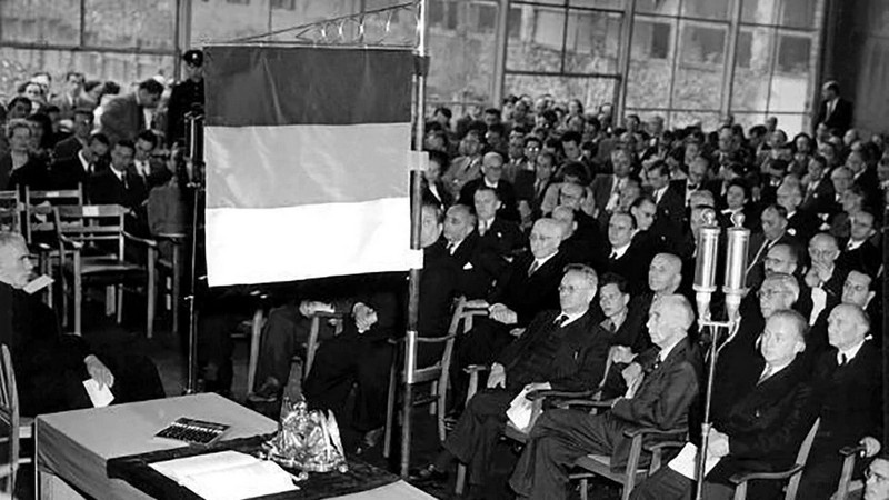 23 мая 1949 года была образована Федеративная Республика Германия.