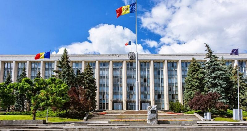 Правительство Молдавии заложило в бюджет на 2020 год покрытие 10 млрд леев (более 0,5 млрд евро) за счёт грантов и кредитов.