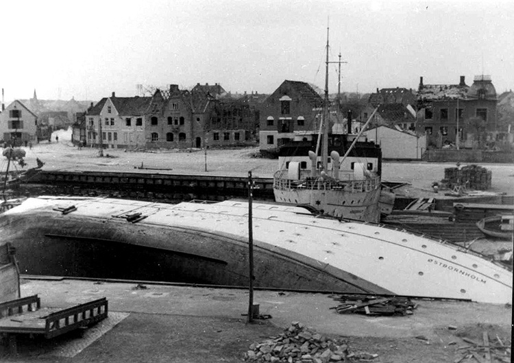 Порт Нексё после бомбардировки.