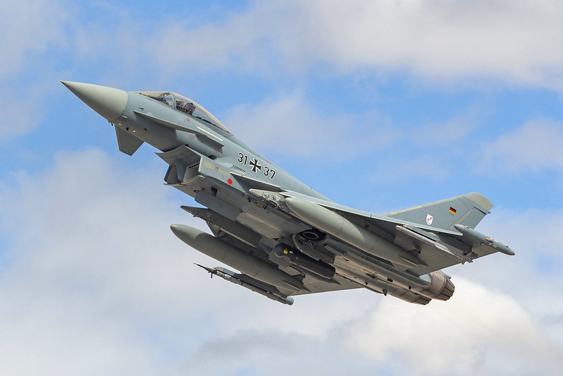 На вооружении ВВС Германии имеется ещё и Eurofighter.