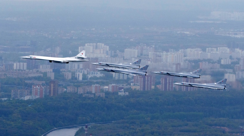 Бомбардировщики Ту-22М3 из авиаполка в Калужской области.