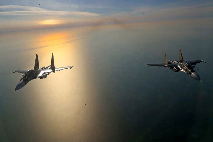 Су-30СМ морской авиации Балтийского флота отработали условное нанесение ударов по надводным целям.