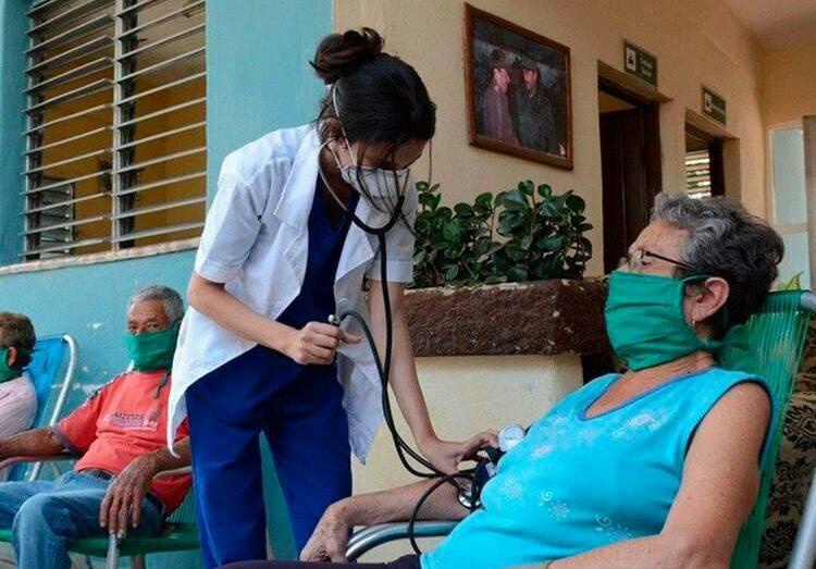 В Венесуэле действует 398 центров комплексной диагностики, управляемых кубинским персоналом.