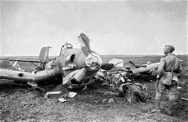 Сбитый бомбардировщик «Юнкерс-87».