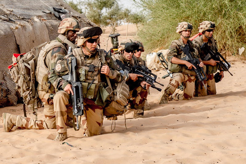 Французская армия с января этого года проводит антитеррористическую операцию «Бархан» в Мали с Сахелем.