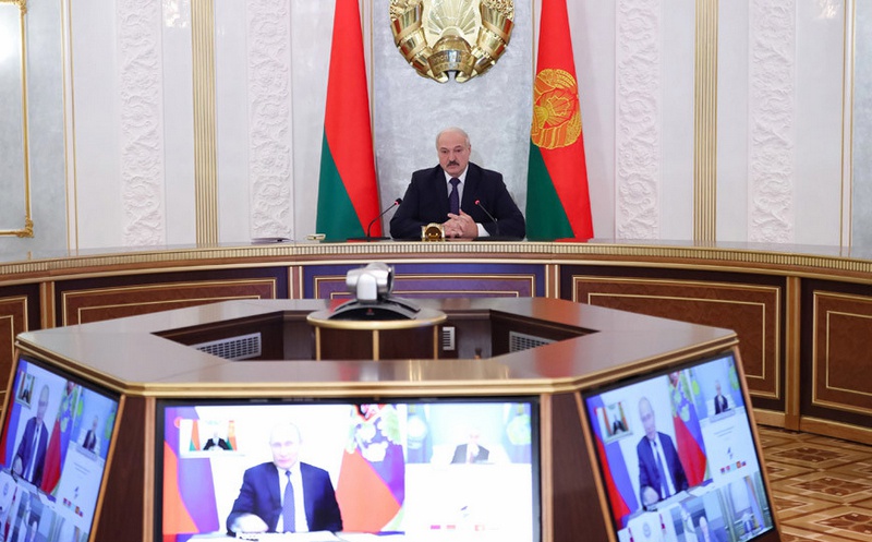 Белорусский президент требует снизить для Белоруссии установленные долгосрочным соглашением цены на поставки газа, а также установить единые по ЕАЭС транзитные тарифы.