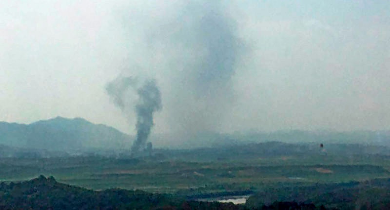 Пхеньян взорвал офис связи в приграничном городе Кэсон.
