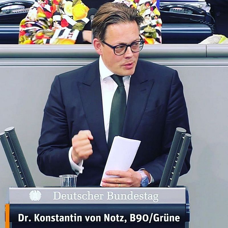 Вице-шеф партии «зелёных» Константин фон Нотц пожурил министерство внутренних дел за то, что, мол, негоже нагнетать страх перед терроризмом.