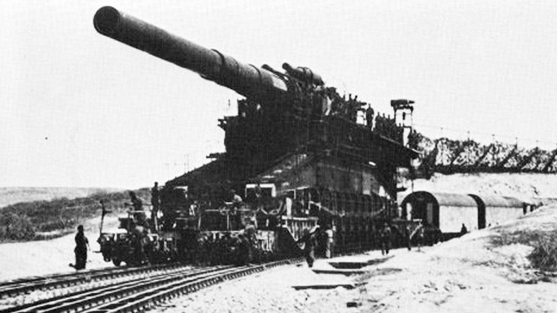 «Дора» - уникальное сверхтяжёлое железнодорожное артиллерийское орудие германской армии.