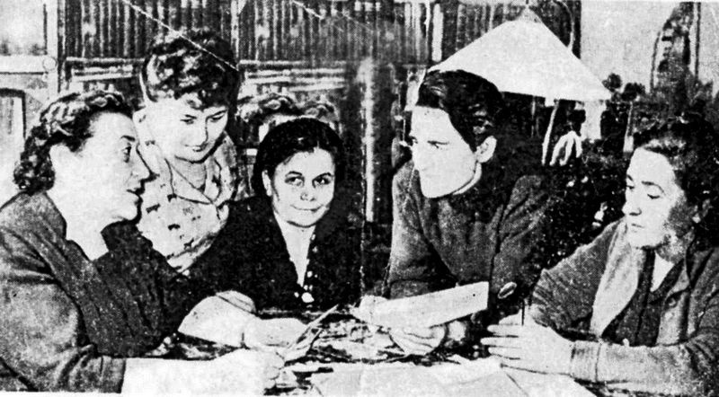 Партизаны женского отряда «Родина». Слева направо: Р. Фридзон, М. Андриевская, Р. Рылова, Н. Лисовец, Л. Самчинская. 1960 год.