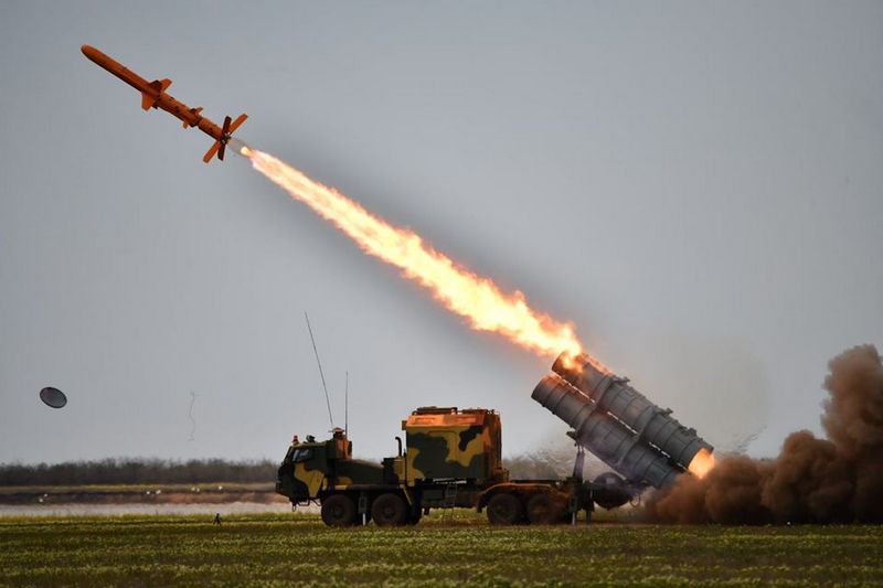 Испытание крылатой ракеты «Нептун», являющейся модернизацией старой советской противокорабельной КР Х-35.