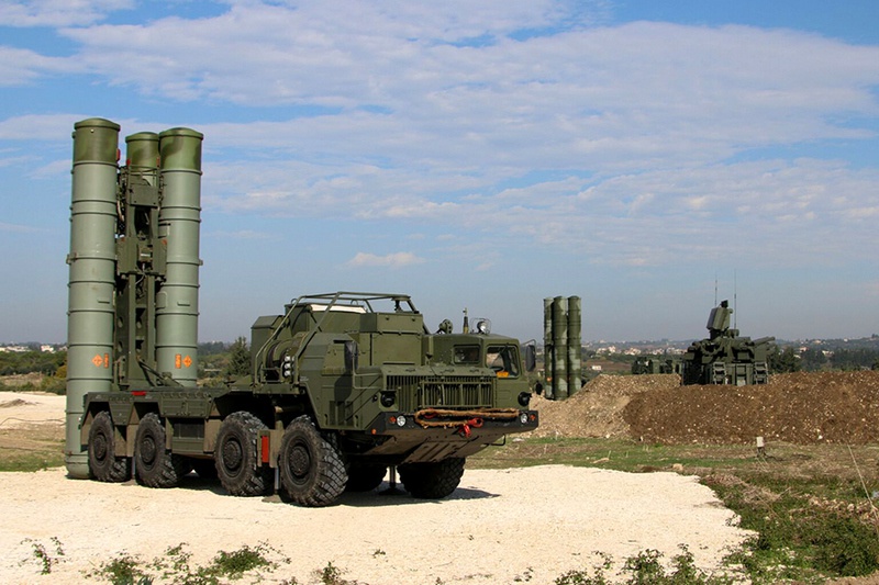 Ракетно-зенитные комплексы С-400 на охране неба Сирии.