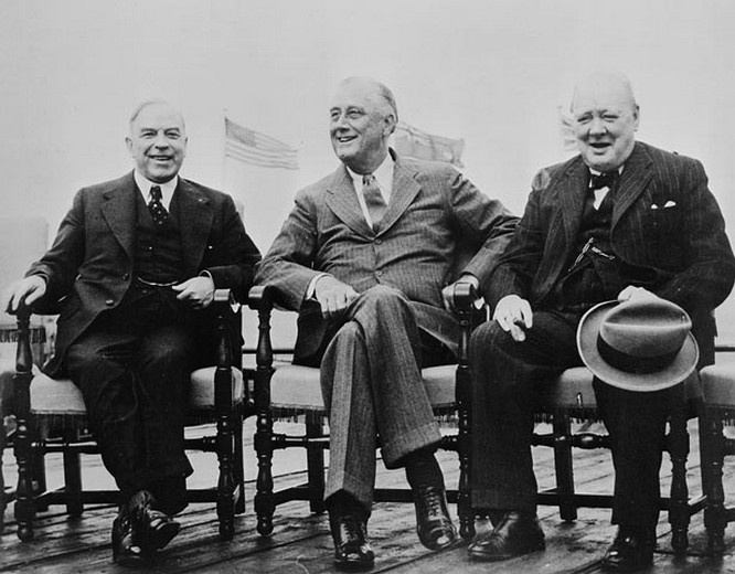 Франклин Рузвельт и Уинстон Черчилль на конференции в Квебеке.