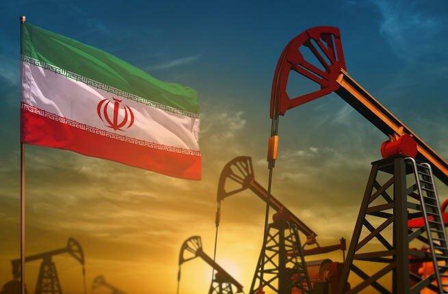 Иран получает маржу от продажи нефти в размере не менее 25 миллиардов долларов в год.