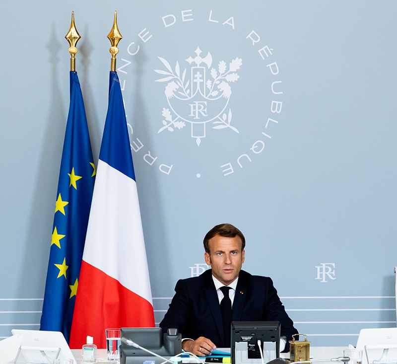 В ноябре прошлого года французский лидер в интервью The Economist не только подверг критике политику США, но и поведал о плачевном положении Североатлантического альянса.