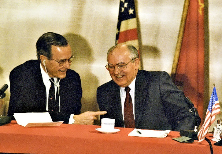 Буш не поверил своим ушам, когда Горбачев заявил, что пребывание американских войск в Европе является стабилизирующим фактором.