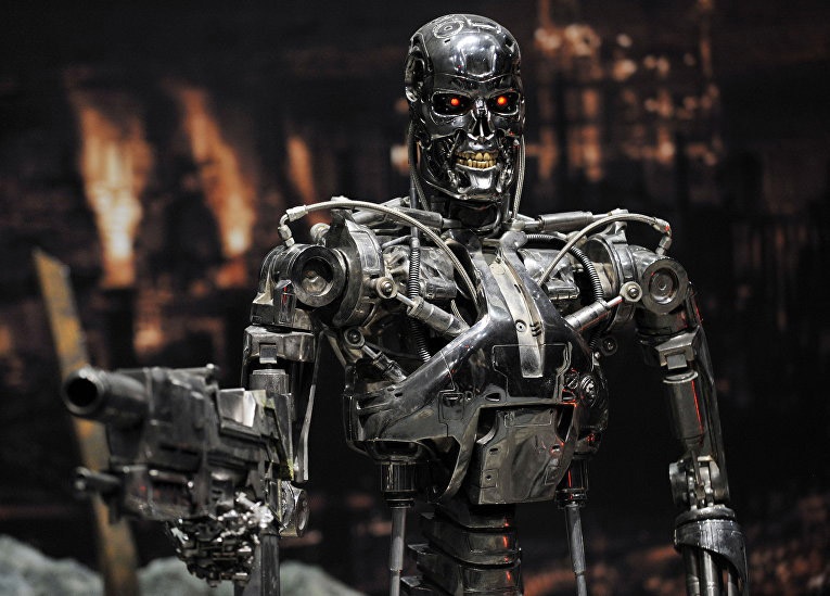 Роботы-терминаторы с ИИ в ближайшие 20-30 лет на поле боя не появятся.
