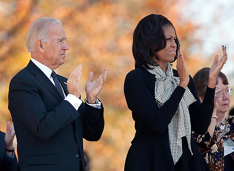 В коллекции претендентов на пост вице-президента у Байдена есть супруга (супруг) Обамы Мишель (Майкл).