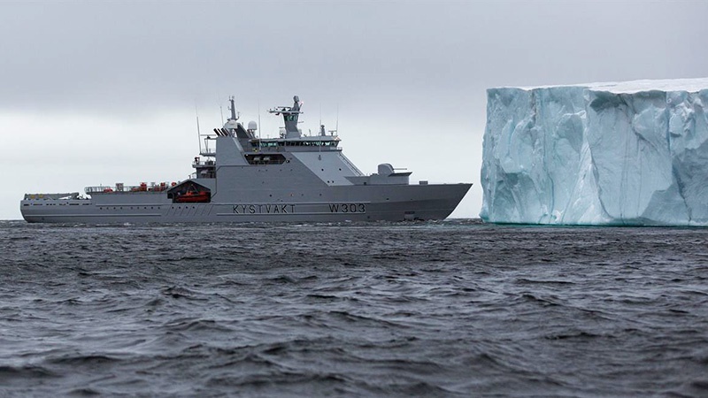 Норвежский патрульный ледокол KV Svalbard.