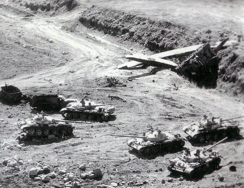 Подбитые сирийские танки на Голанских высотах.