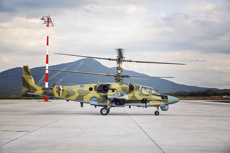 Ка-52 «Аллигатор» - штурмовой вертолёт с двумя соосными винтами и двумя турбовальными силовыми установками ВК-2500.