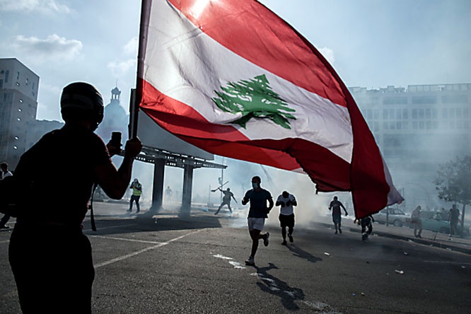 Протестующие в Бейруте требовали  отставку правительства и проведение реформ.