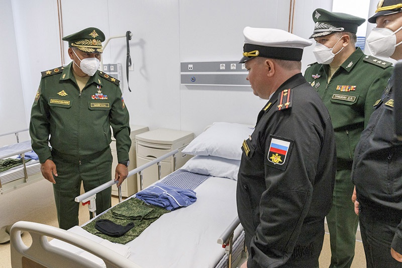 Министр обороны России Сергей Шойгу проверил работу многофункционального медицинского центра в Петропавловске-Камчатском.
