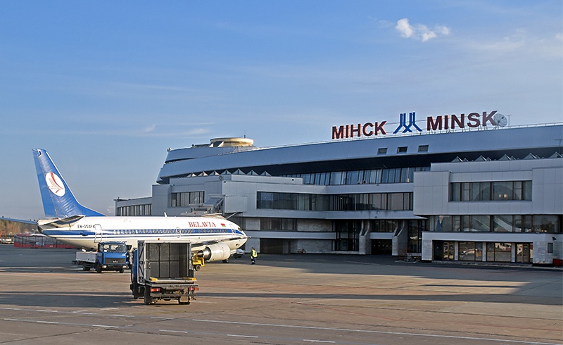 В аэропорту Минска были остановлены два польских гражданина с подозрительным багажом.