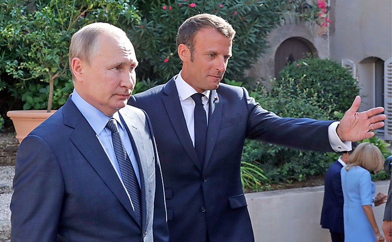 Предложение о возвращении России в формат прозвучало и от президента Франции Эмманюэля Макрона.