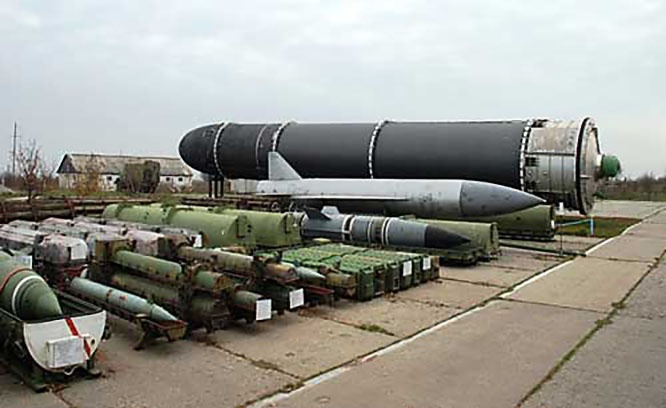 Т. Моррисон и Ко с глубокой озабоченностью утверждают, что Российская Федерация и КНР модернизируют своё ракетно-ядерное оружие стратегического назначения.