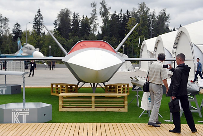 Скоростной ударный беспилотный летательный аппарат (БПЛА) «Гром» на выставке вооружений Международного военно-технического форума «Армия-2020».