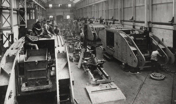 Сборка танков «Большой Вилли» (Mark I) на заводе У. Фостера в Линкольне.
